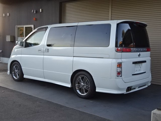 NISSAN ELGRAND