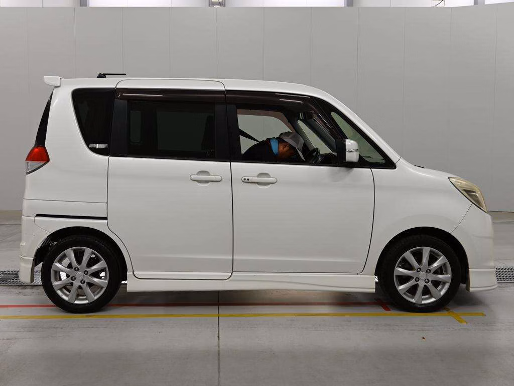 MITSUBISHI DELICA D:2