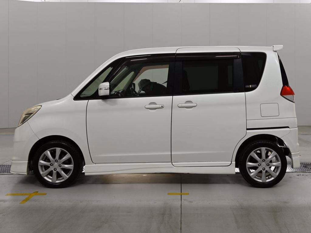 MITSUBISHI DELICA D:2