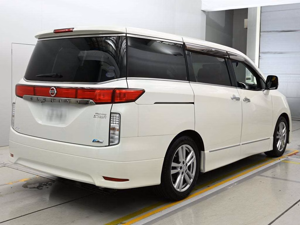 NISSAN ELGRAND