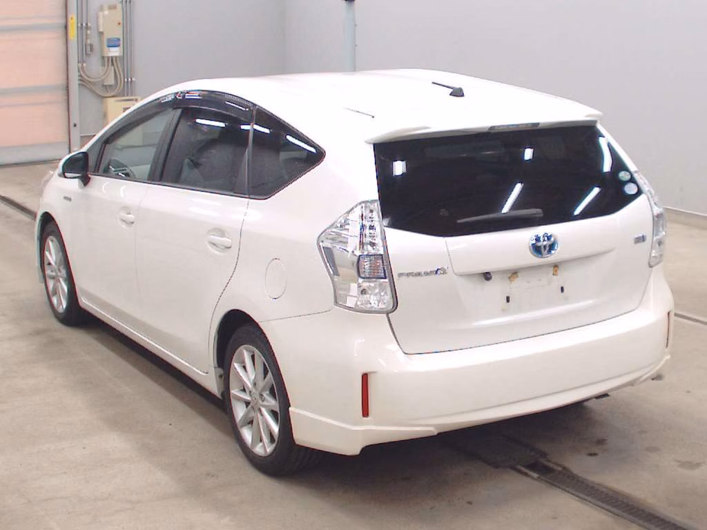 TOYOTA PRIUS ALPHA