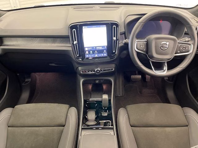 VOLVO EX40