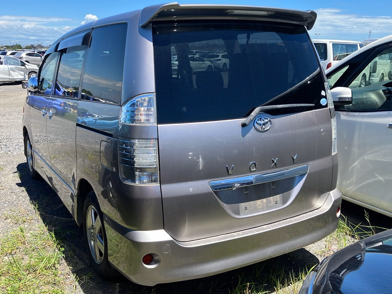 TOYOTA VOXY