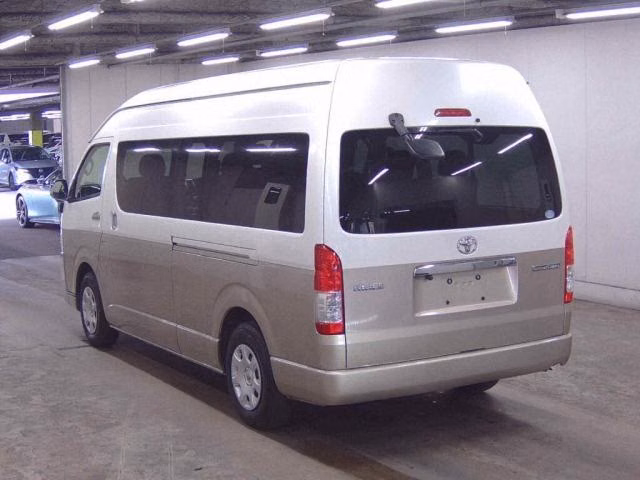 TOYOTA HIACE