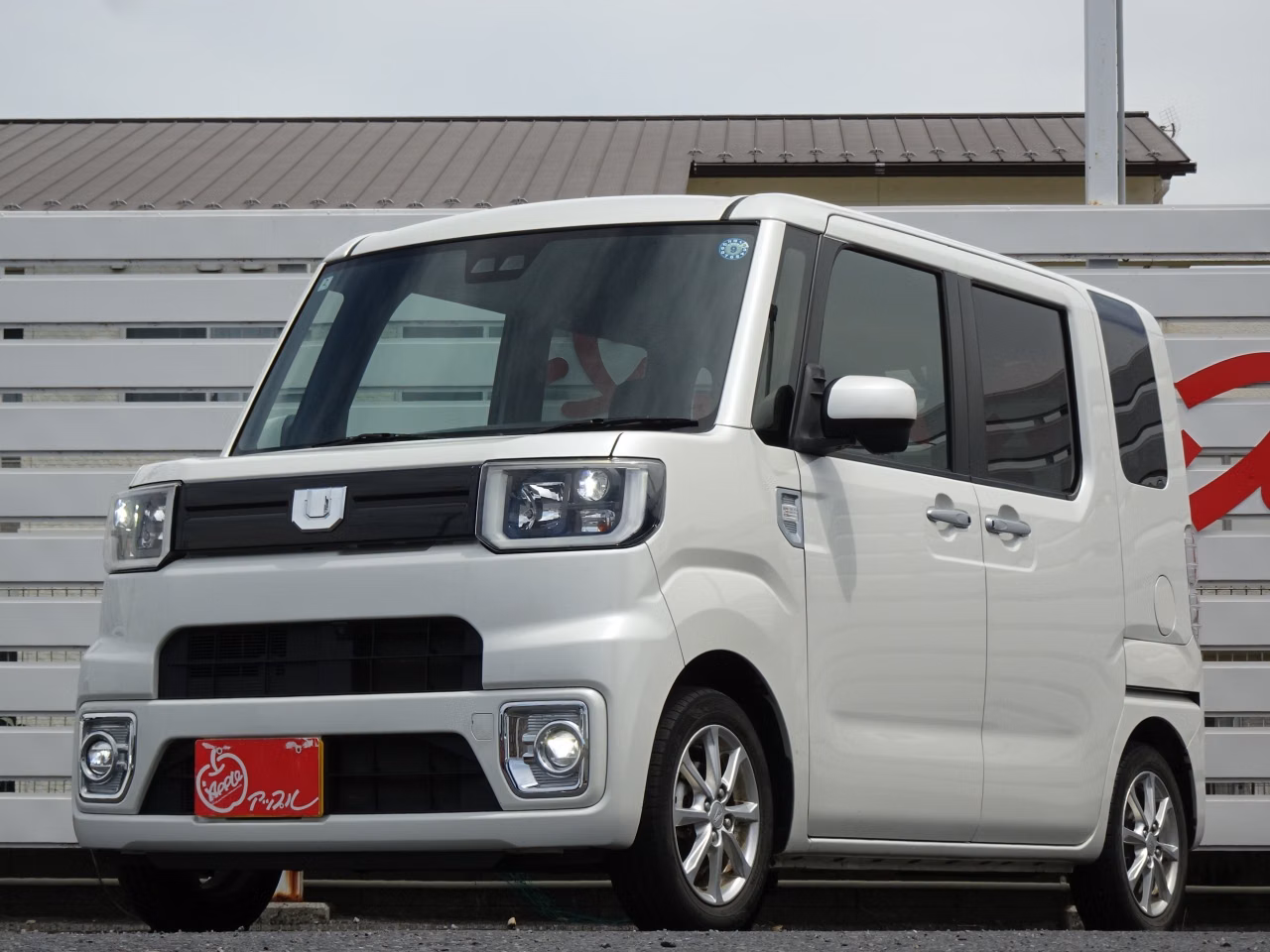 DAIHATSU WAKE