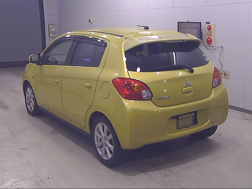 MITSUBISHI MIRAGE