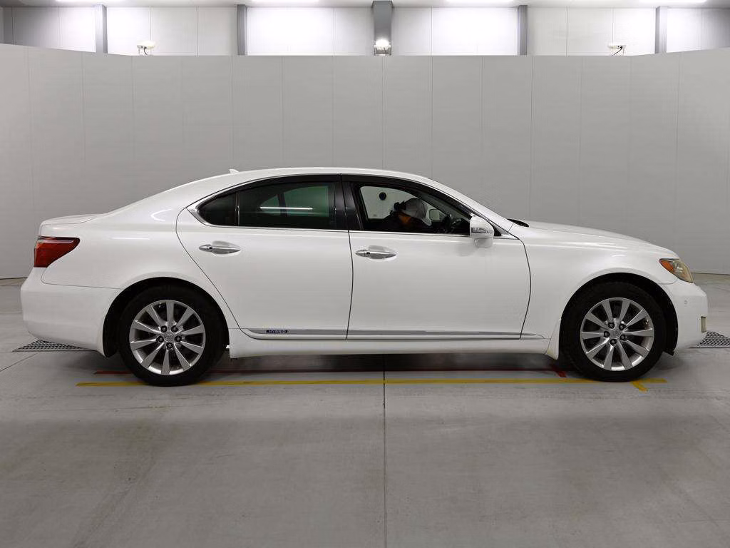 LEXUS LS600H