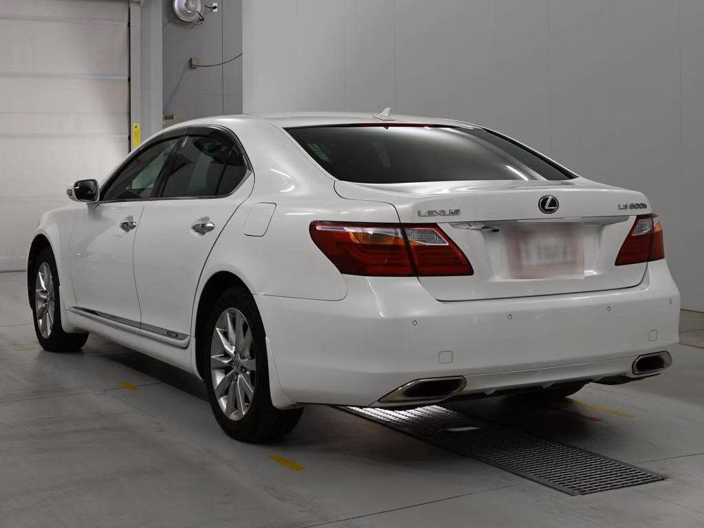 LEXUS LS600H