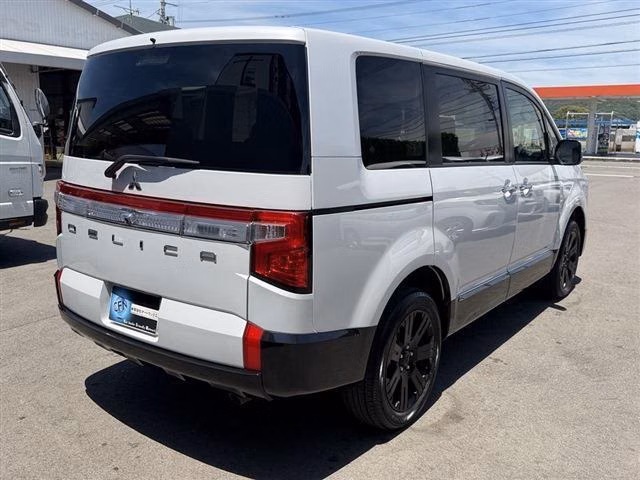 MITSUBISHI DELICA D:5