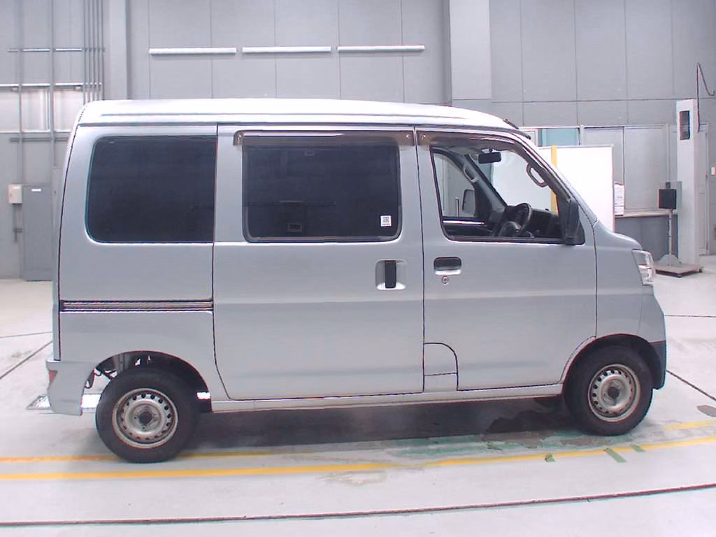 TOYOTA PIXIS VAN