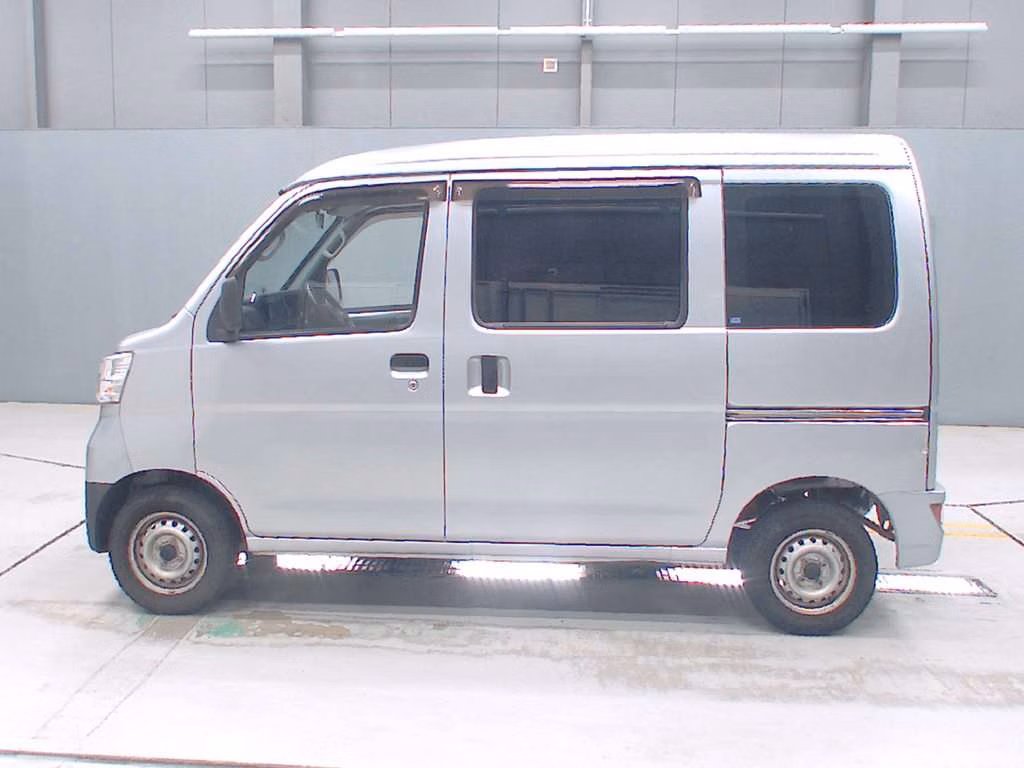 TOYOTA PIXIS VAN