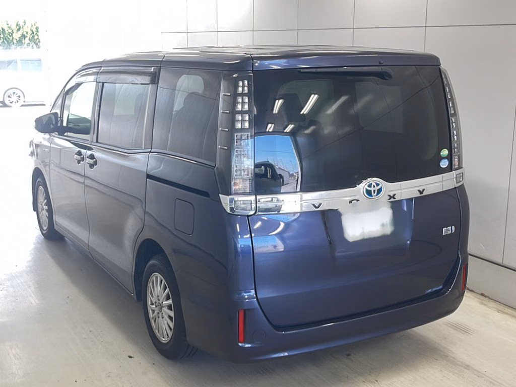 TOYOTA VOXY