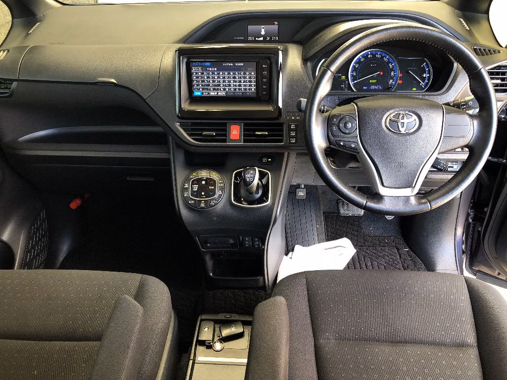 TOYOTA VOXY