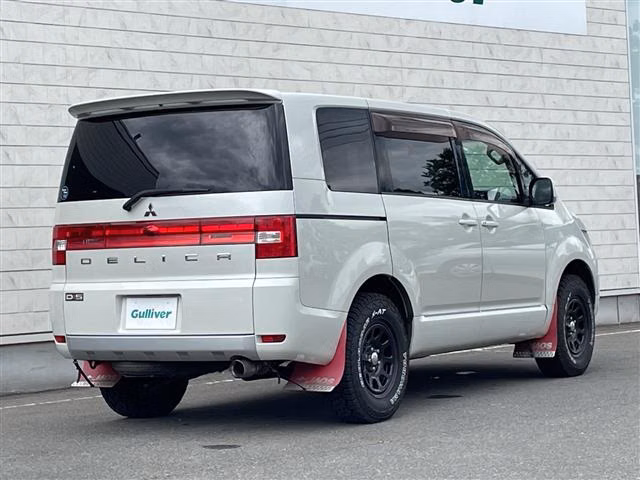 MITSUBISHI DELICA D:5