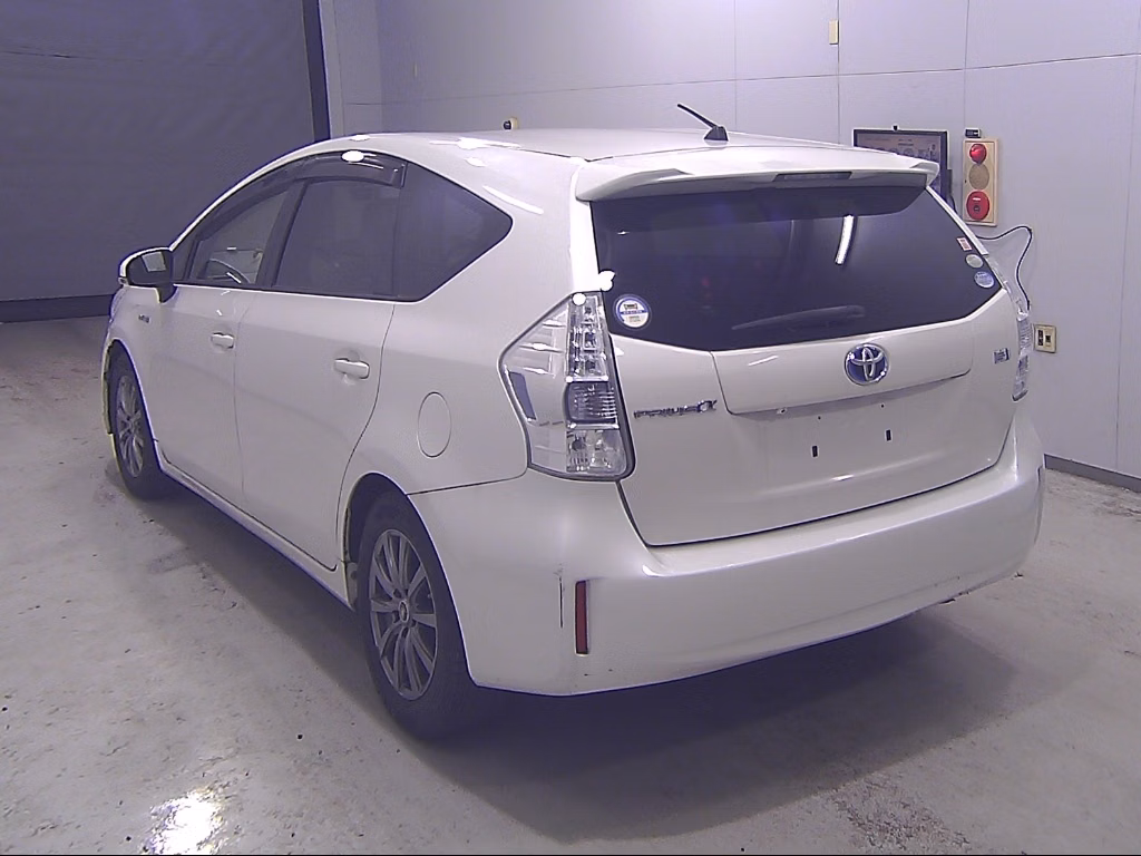 TOYOTA PRIUS ALPHA
