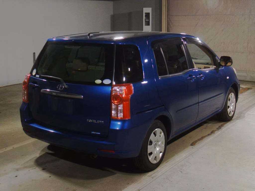 TOYOTA RAUM