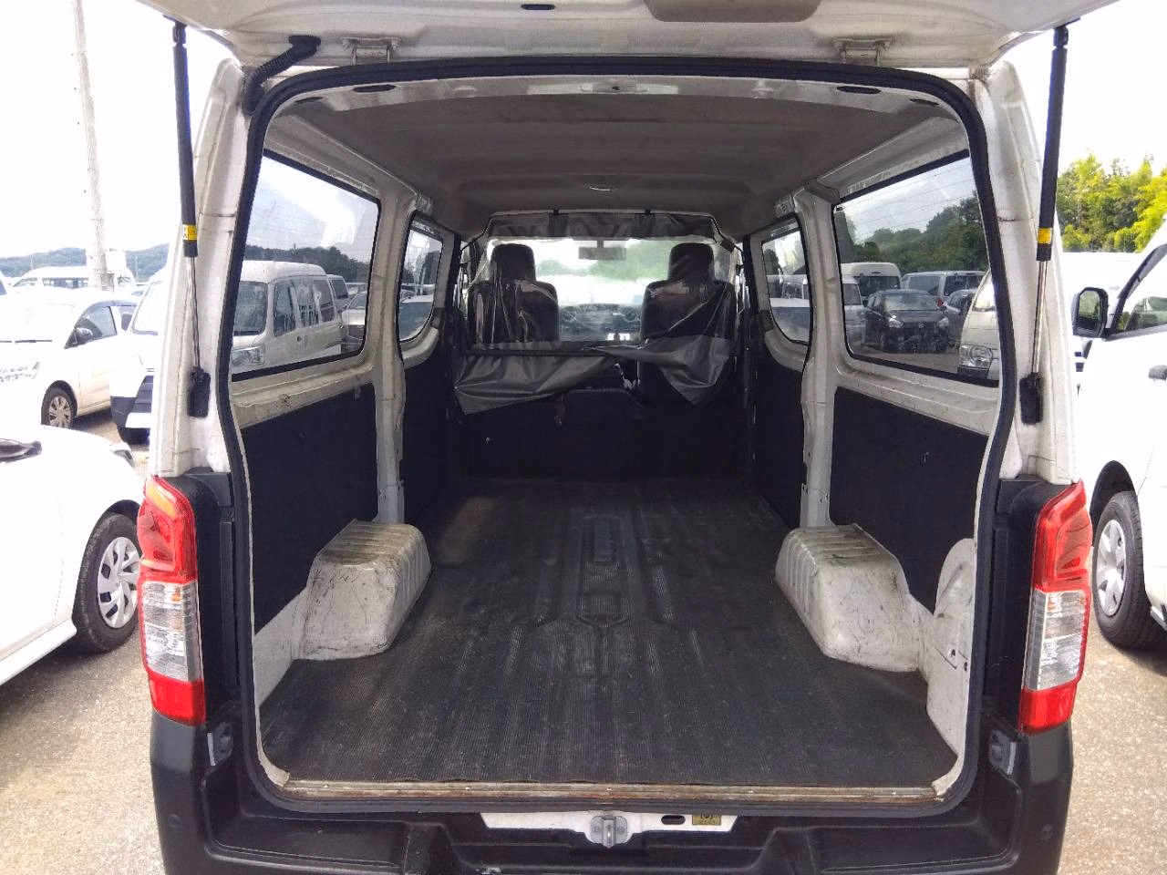 NISSAN NV350 CARAVAN