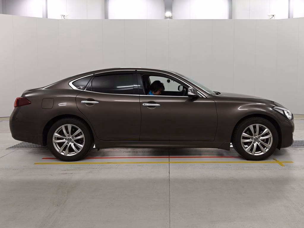 NISSAN FUGA