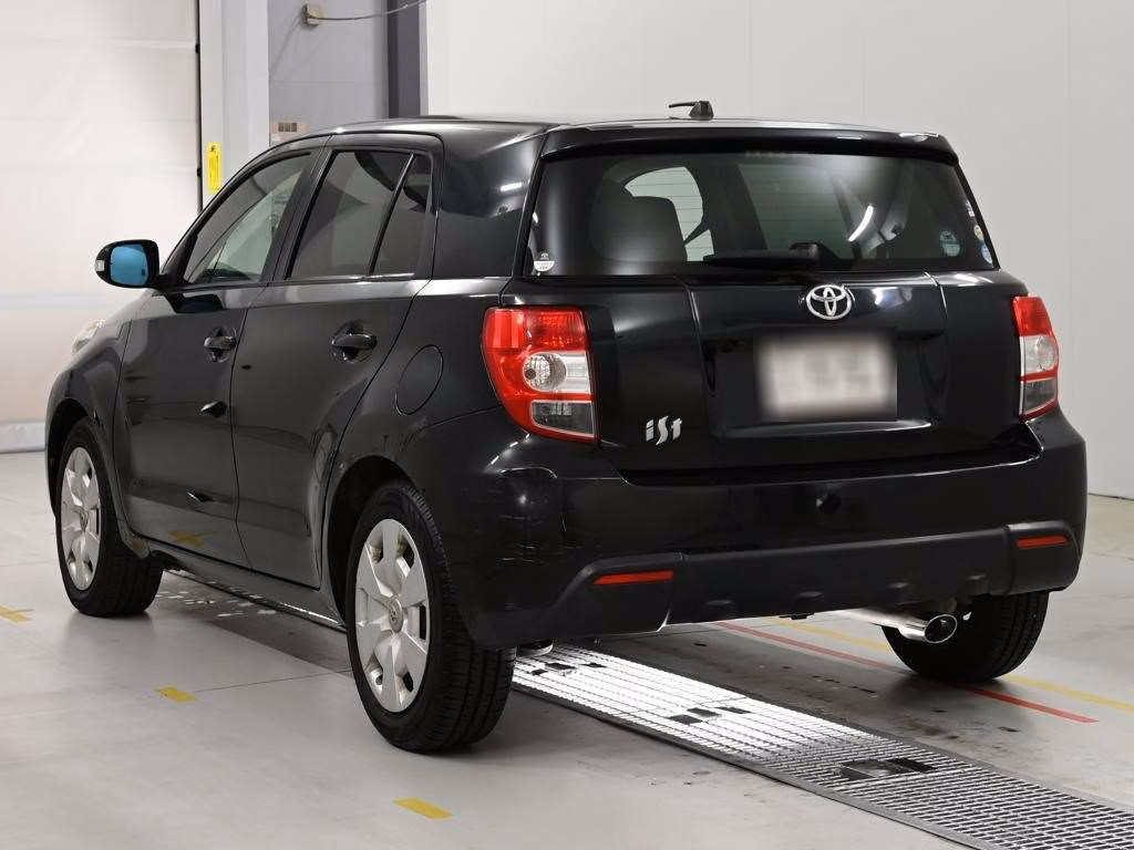 TOYOTA IST