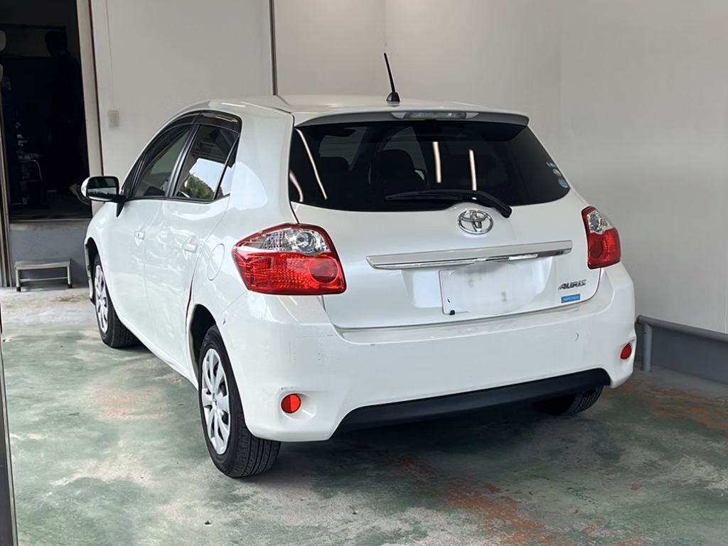 TOYOTA AURIS