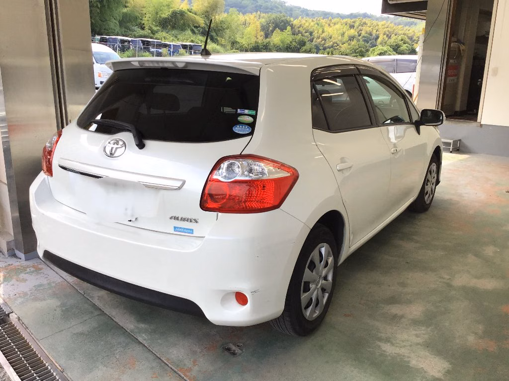 TOYOTA AURIS