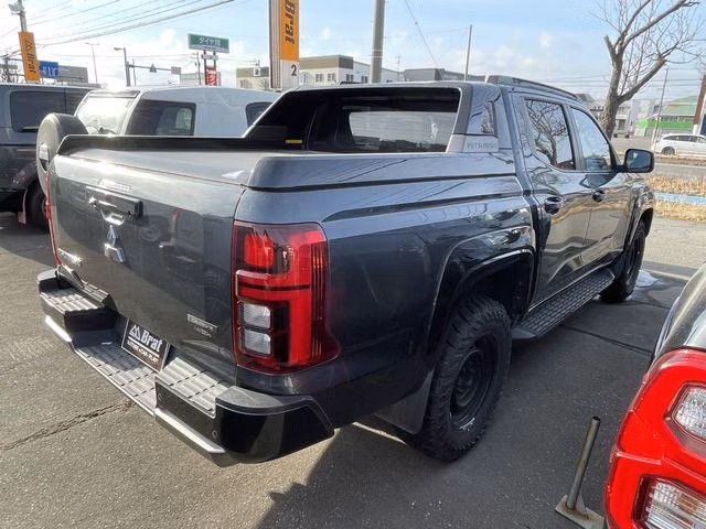 MITSUBISHI TRITON