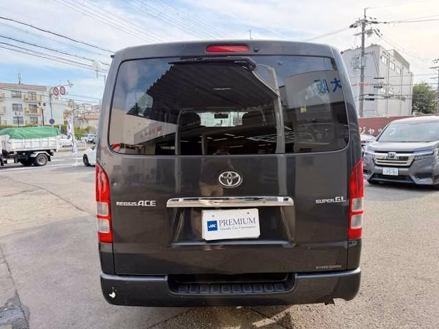 TOYOTA REGIUS ACE