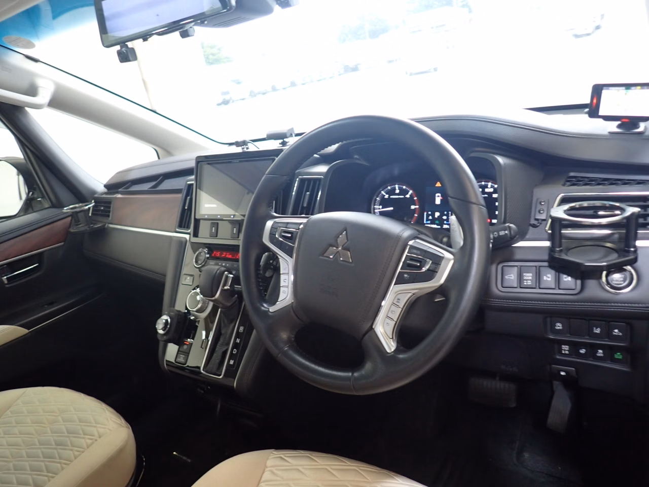 MITSUBISHI DELICA D:5