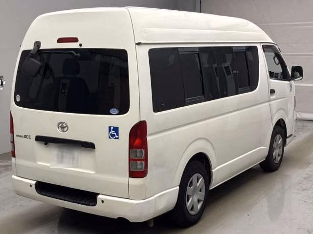 TOYOTA REGIUS ACE