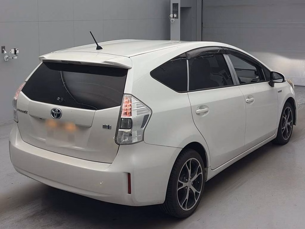 TOYOTA PRIUS ALPHA