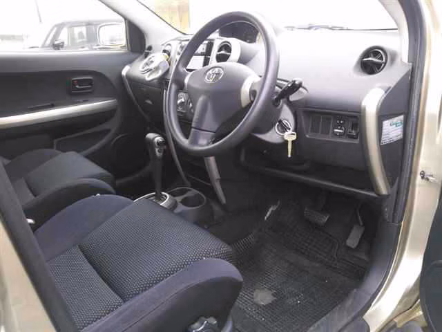 TOYOTA IST