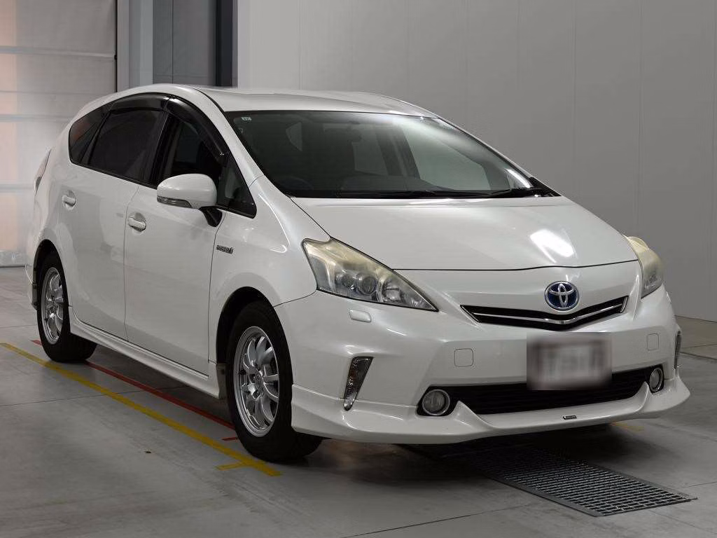 TOYOTA PRIUS ALPHA