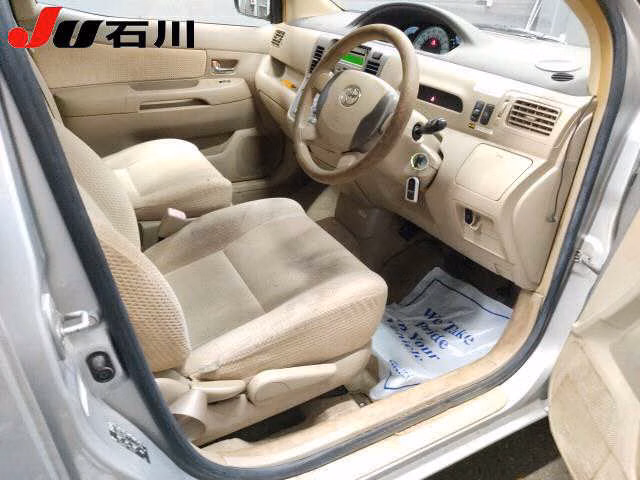 TOYOTA RAUM