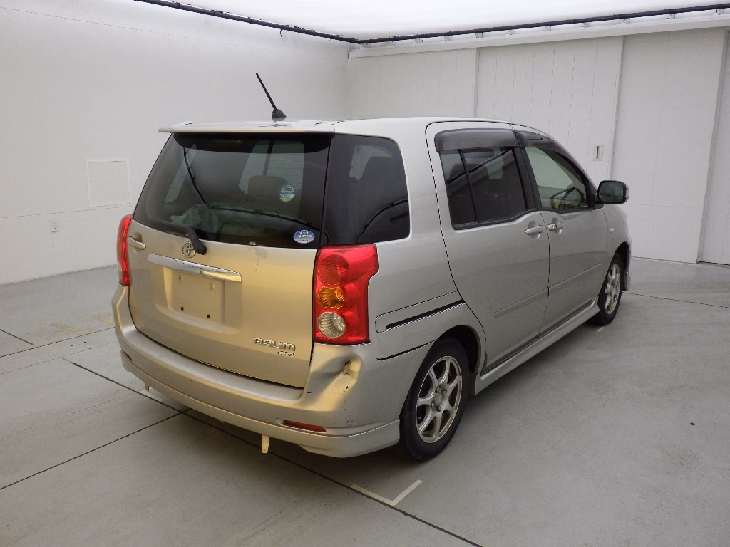 TOYOTA RAUM
