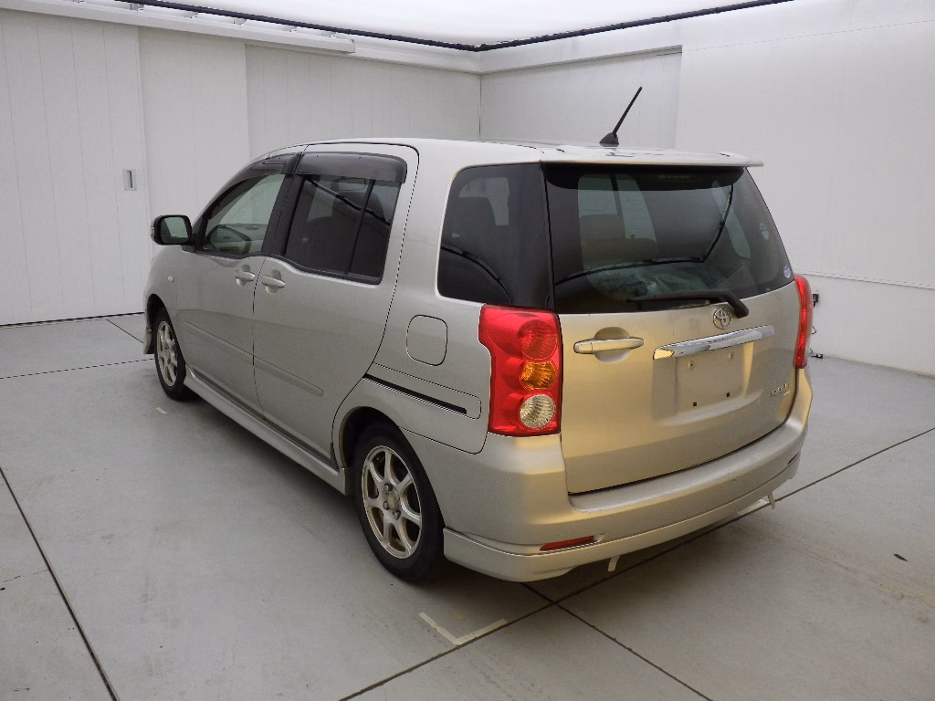 TOYOTA RAUM