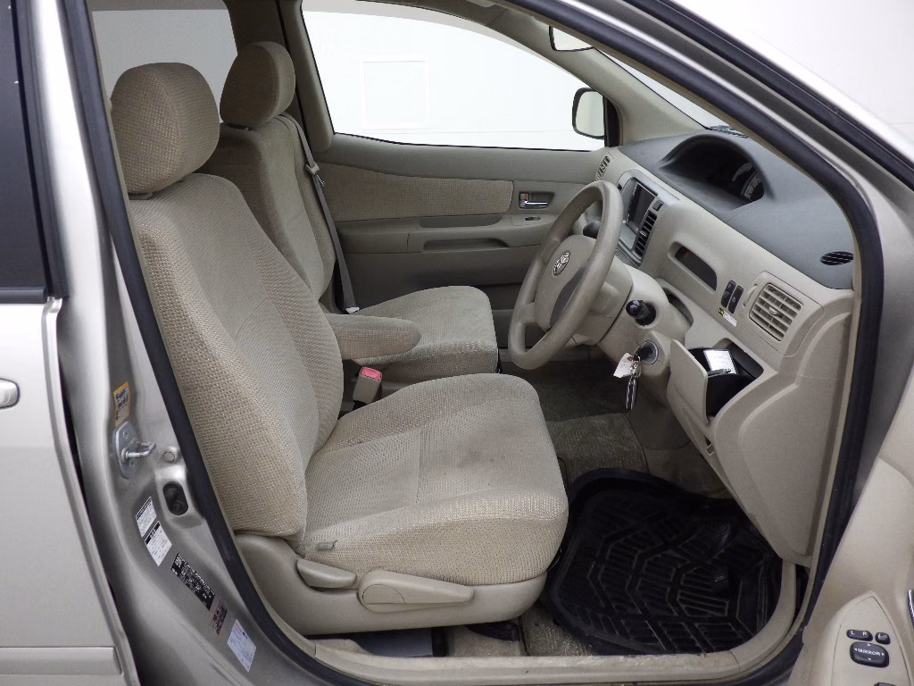 TOYOTA RAUM