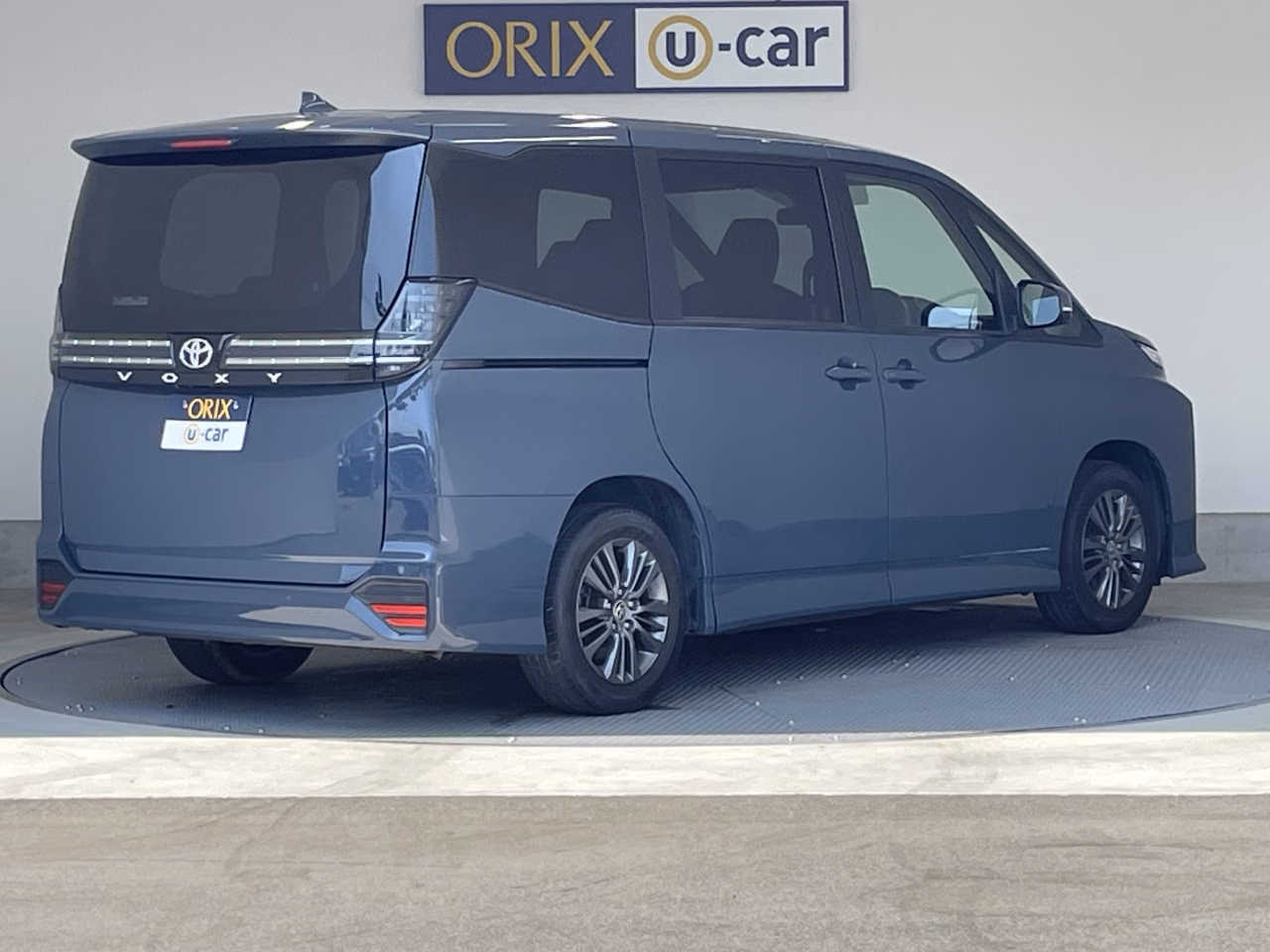 TOYOTA VOXY