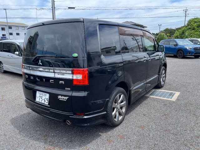 MITSUBISHI DELICA D:5