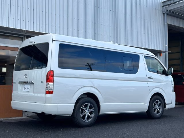 TOYOTA HIACE