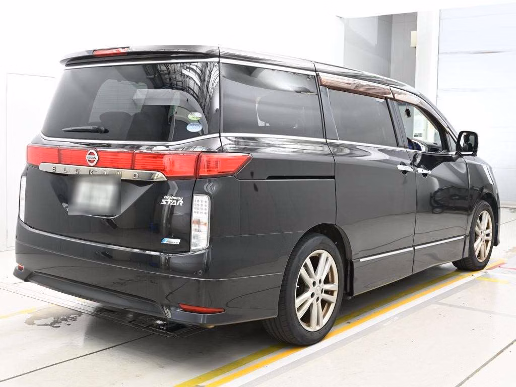 NISSAN ELGRAND