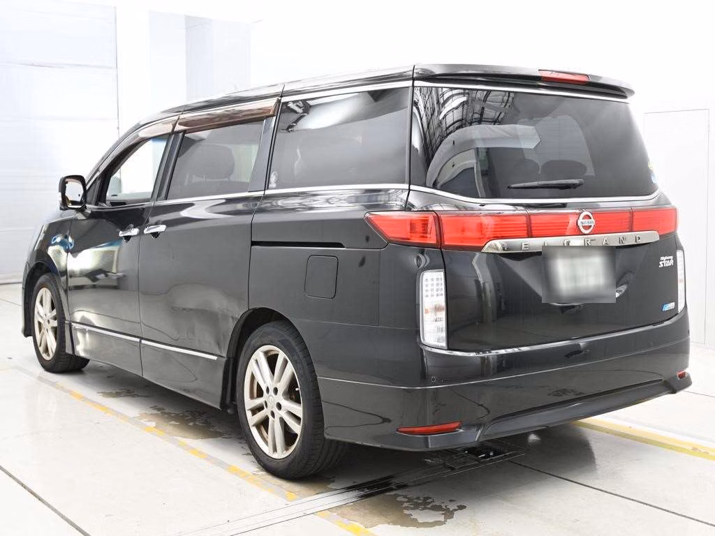 NISSAN ELGRAND