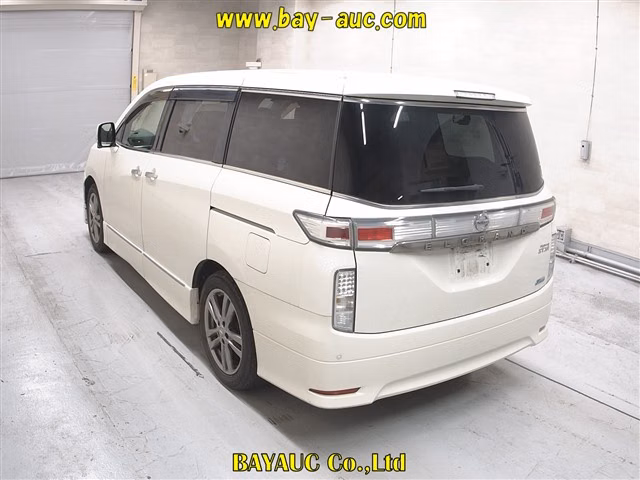 NISSAN ELGRAND