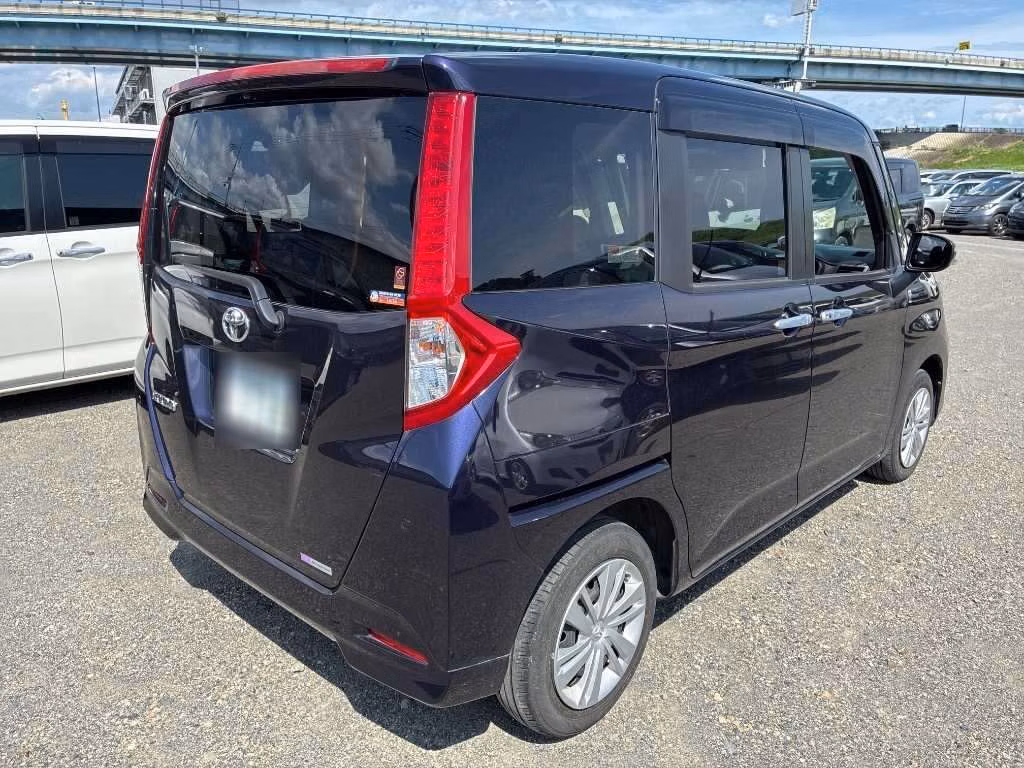 TOYOTA ROOMY