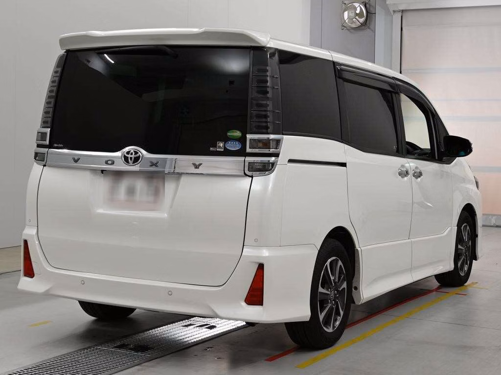 TOYOTA VOXY