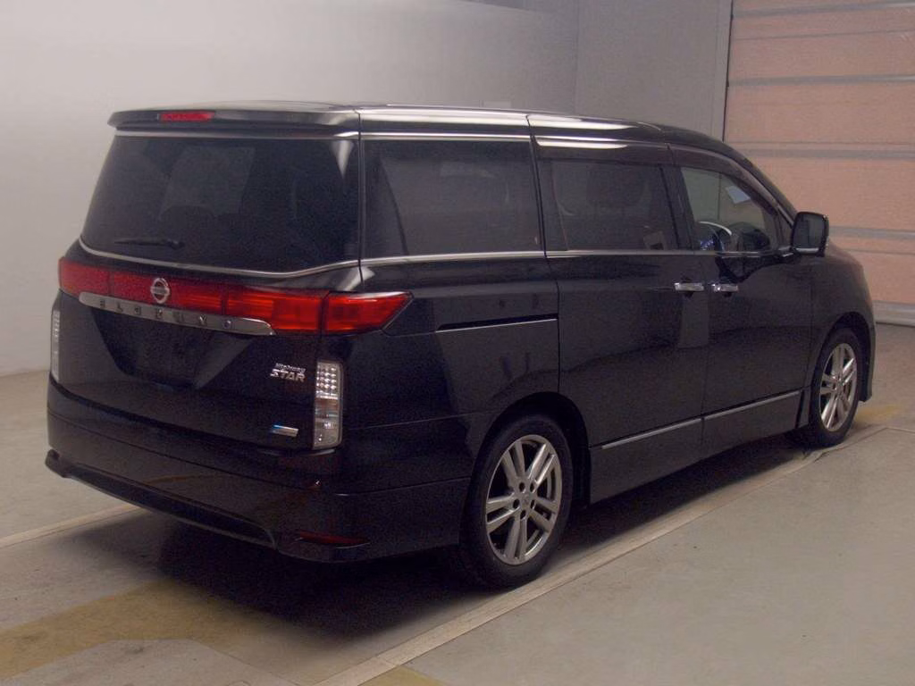 NISSAN ELGRAND
