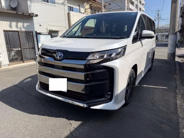 TOYOTA NOAH