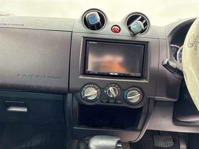 MITSUBISHI PAJERO MINI