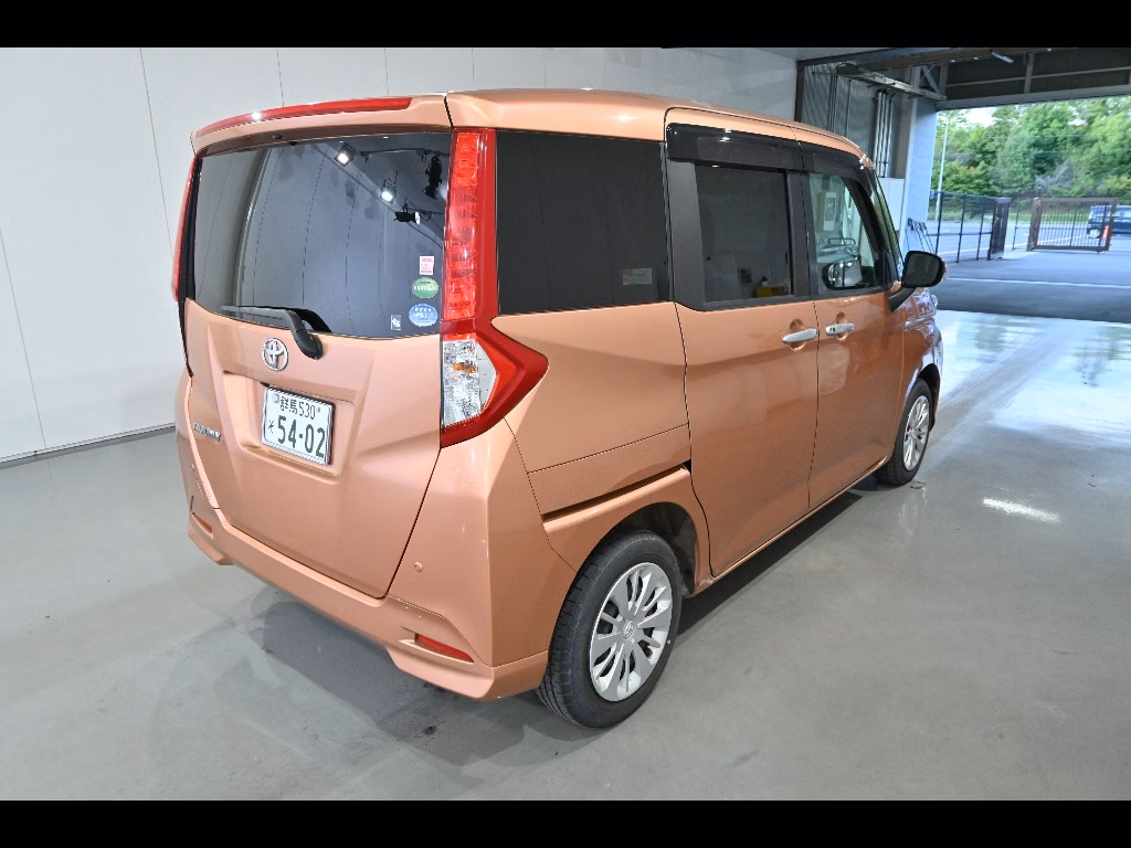 TOYOTA ROOMY