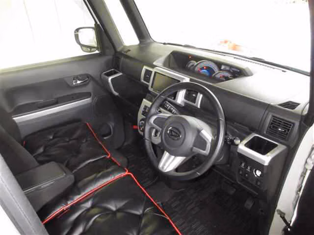 DAIHATSU WAKE