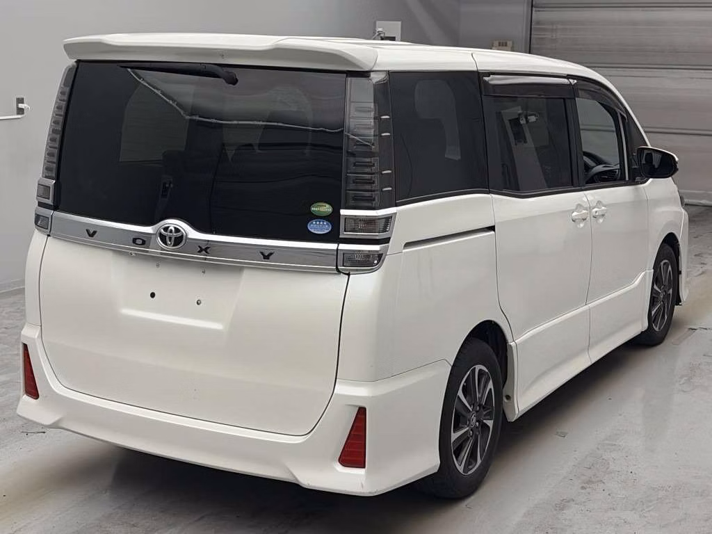 TOYOTA VOXY
